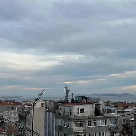 Fatih Merkezi Lokasyon Guezel Teras Manzarasi דירה